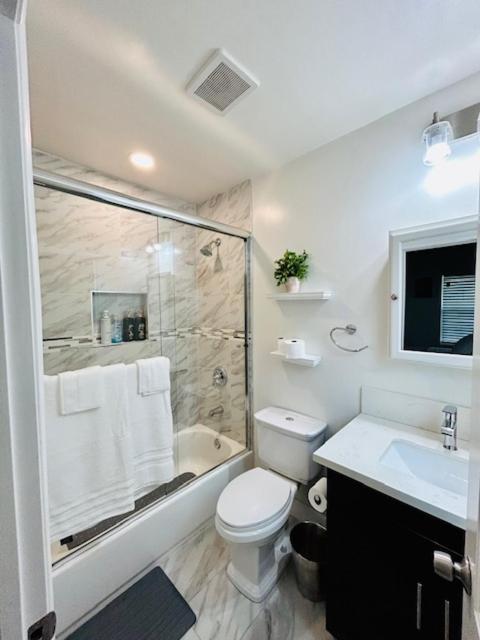 Gated Contemporary 3 Bedroom - 2 Bathroom Home In South La Plus Parking Лос-Анджелес Экстерьер фото