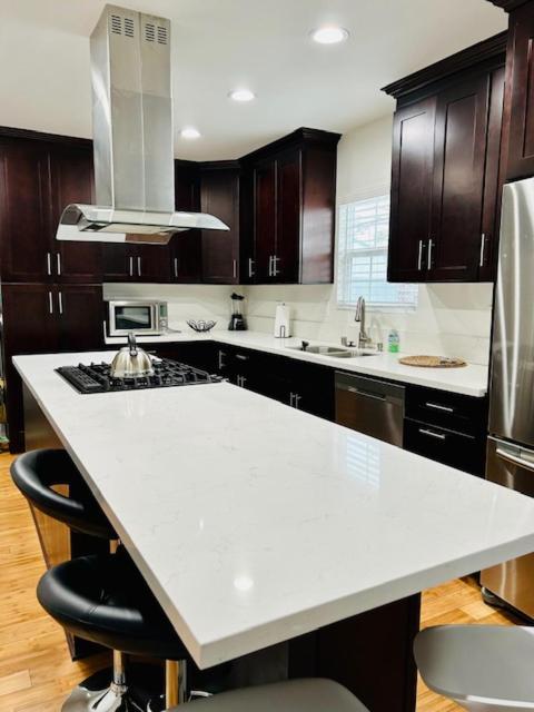Gated Contemporary 3 Bedroom - 2 Bathroom Home In South La Plus Parking Лос-Анджелес Экстерьер фото