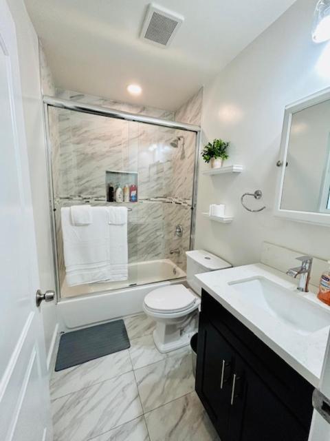 Gated Contemporary 3 Bedroom - 2 Bathroom Home In South La Plus Parking Лос-Анджелес Экстерьер фото