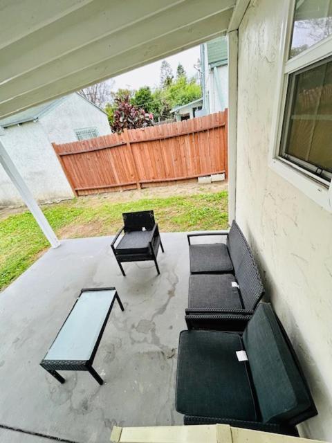 Gated Contemporary 3 Bedroom - 2 Bathroom Home In South La Plus Parking Лос-Анджелес Экстерьер фото